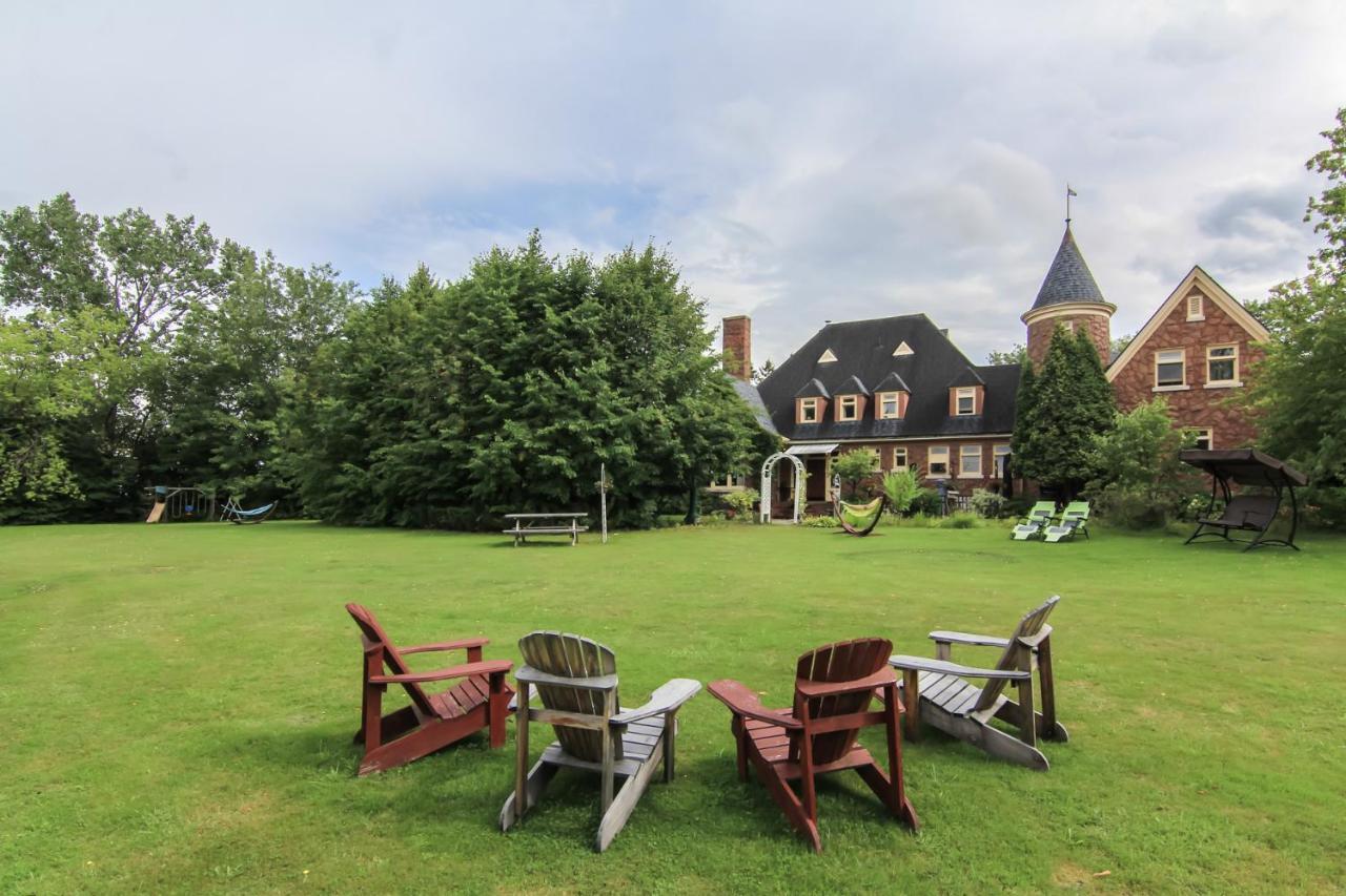 Chateau Murdock Gite Et Esthetique 1950 Saguenay Ngoại thất bức ảnh