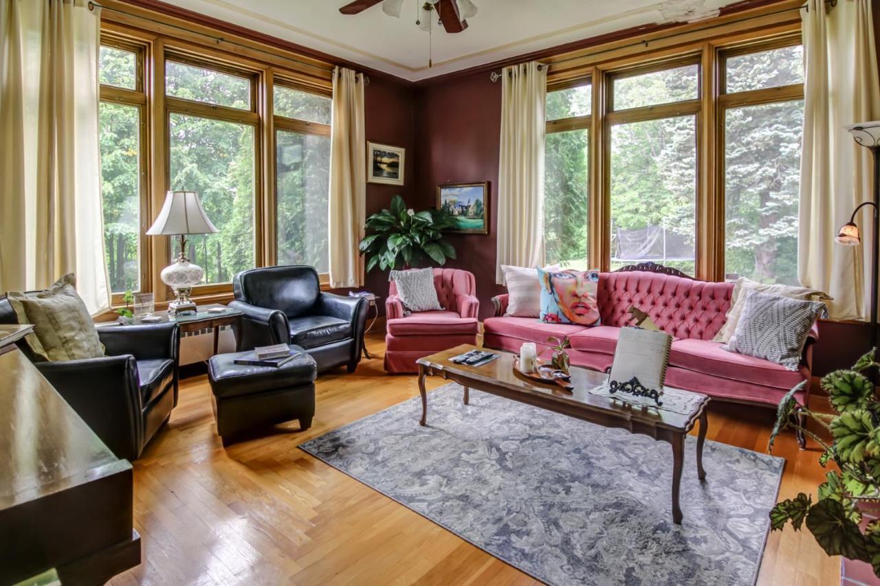 Chateau Murdock Gite Et Esthetique 1950 Saguenay Ngoại thất bức ảnh
